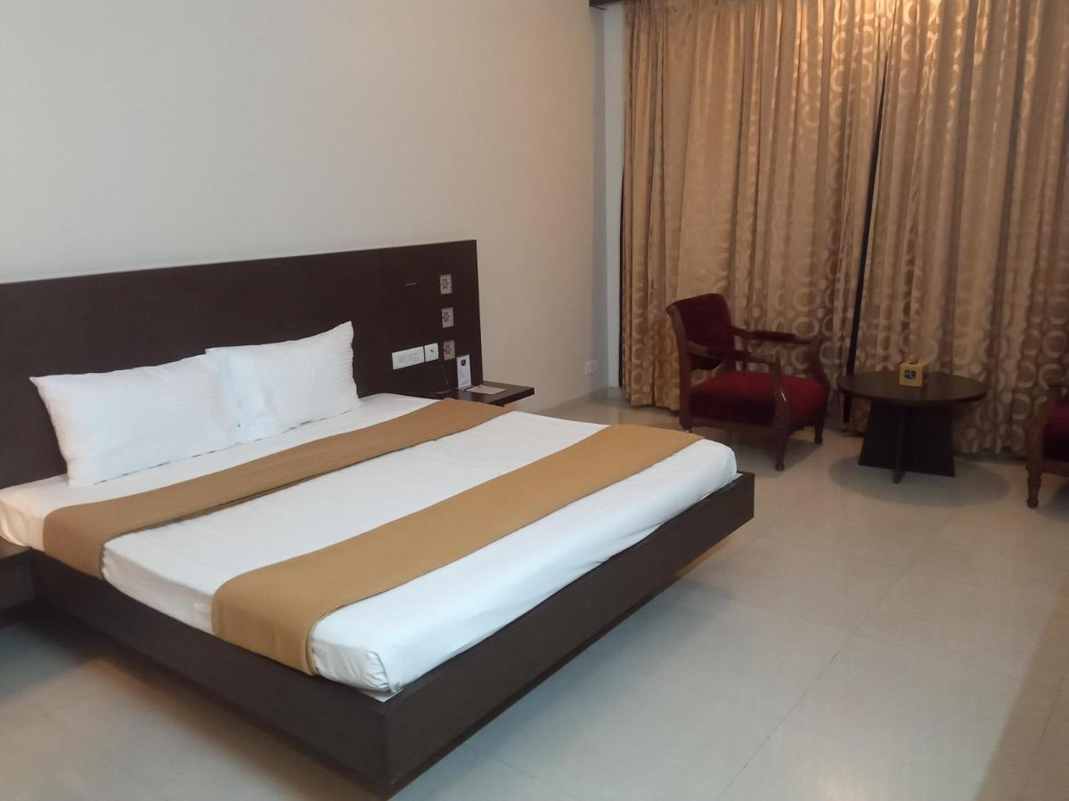 Rns One Hotel Subrahmanya Kültér fotó