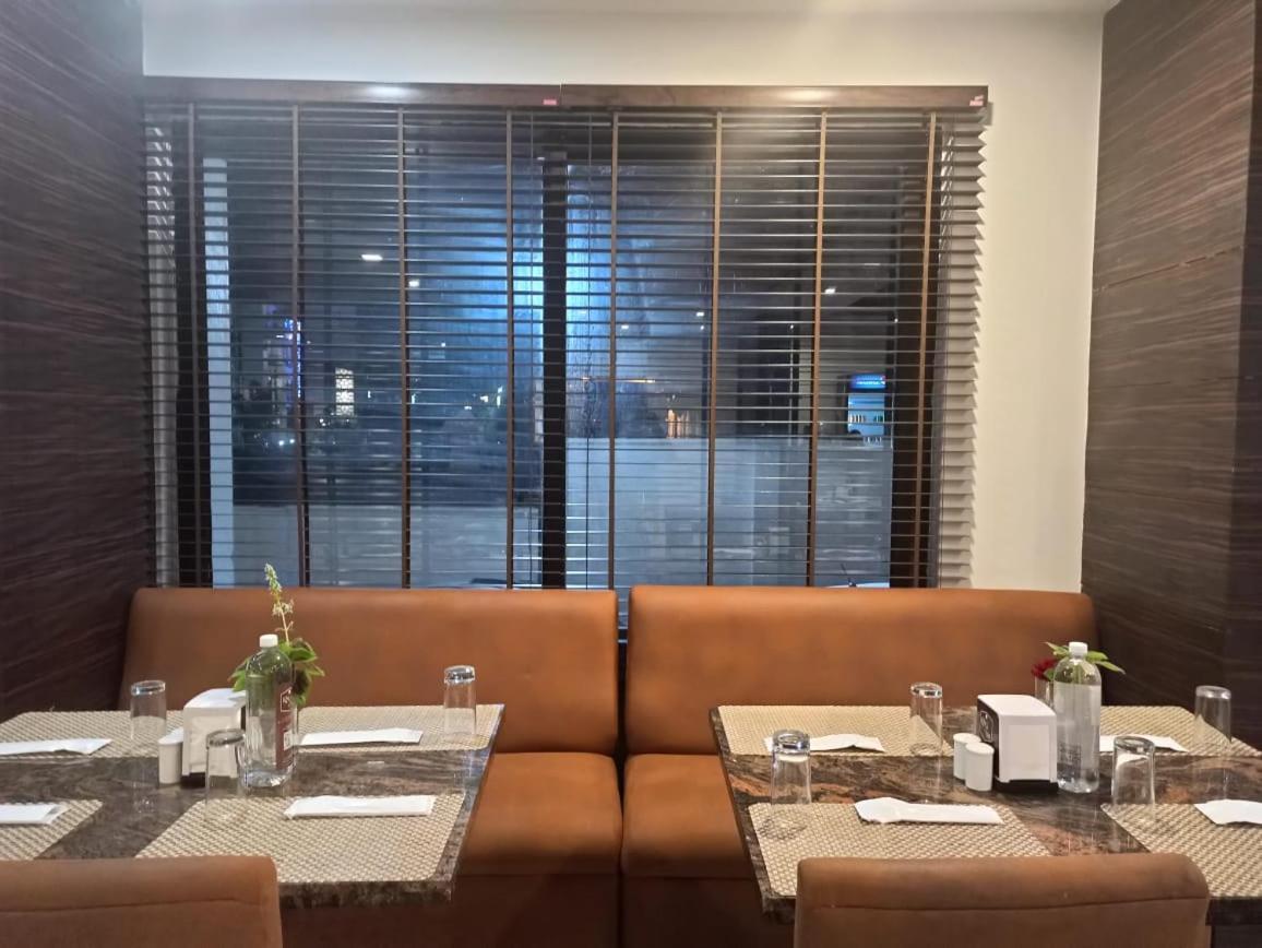Rns One Hotel Subrahmanya Kültér fotó