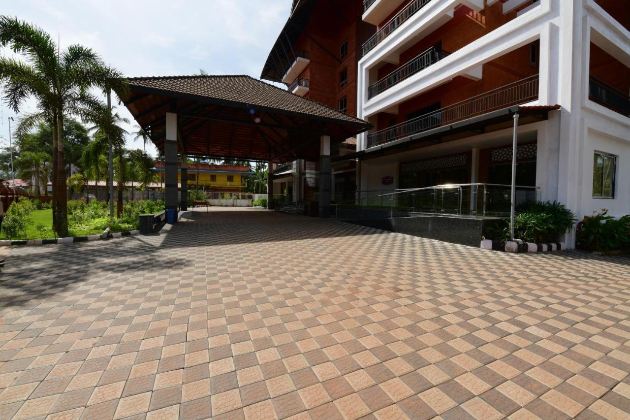 Rns One Hotel Subrahmanya Kültér fotó